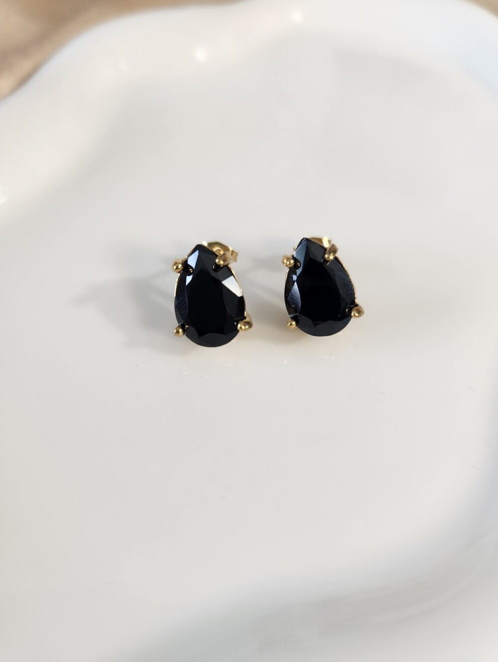 Black Teardrop Zc Stud Earrings - Gold Setting